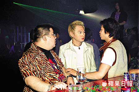 news-apr_3rd_2001_2.jpg