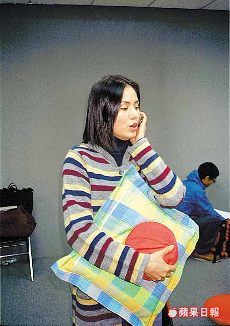 news-feb_7th_2001_1.jpg